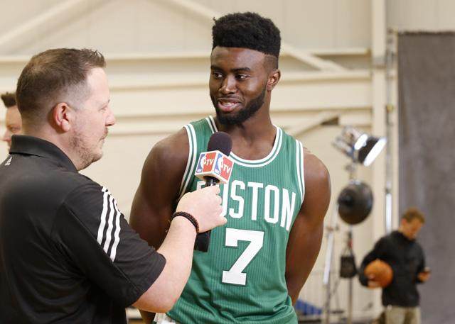 综合体育专业评论文章 深入解析比赛细节