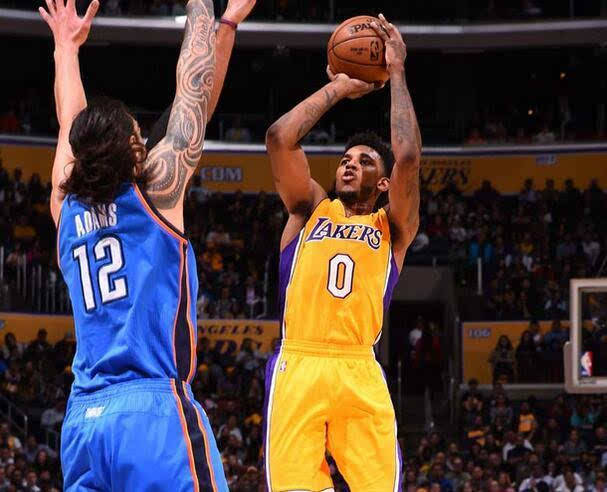 爱德华兹半场12分4失误，兰德尔10中5拿到14分