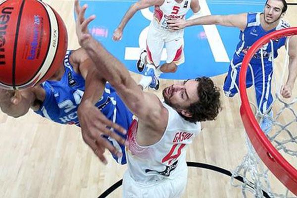 塞尔维亚队强势冲冠